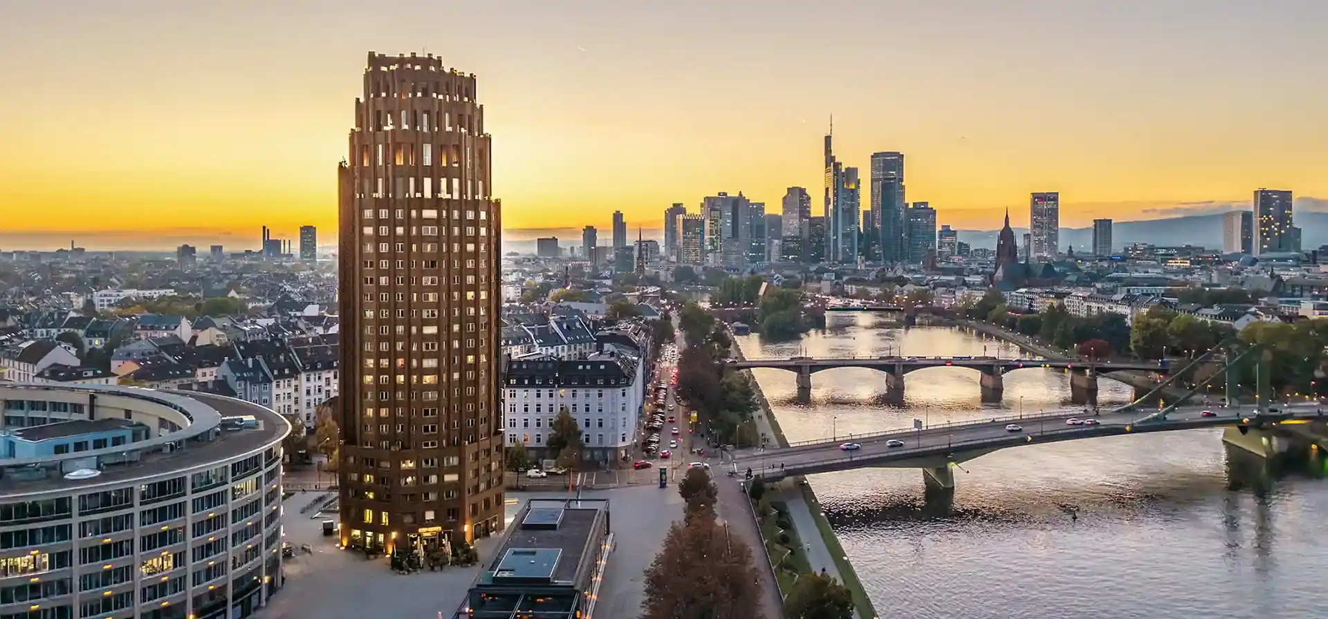 Das ikonische Main Plaza beim Sonnenuntergang